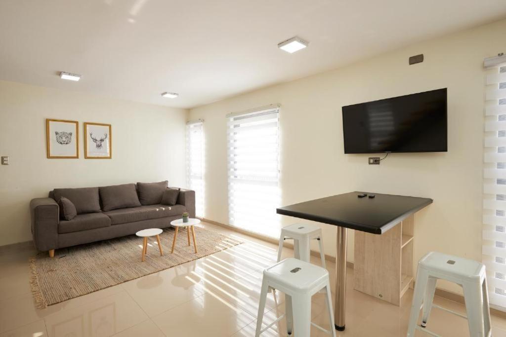 Austral 3 *